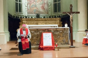 il vescovo Massimo legge l'omelia per i missionari martiri 2018